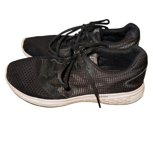 ASICS Women’s Black Running Patriot 10 Sneakers - Picture 3 of 6